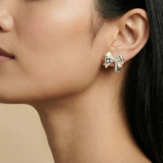 Sløyfeøredobber med Perler - Hvitt gull belagt Eco- brass - et bærekraftig materiale