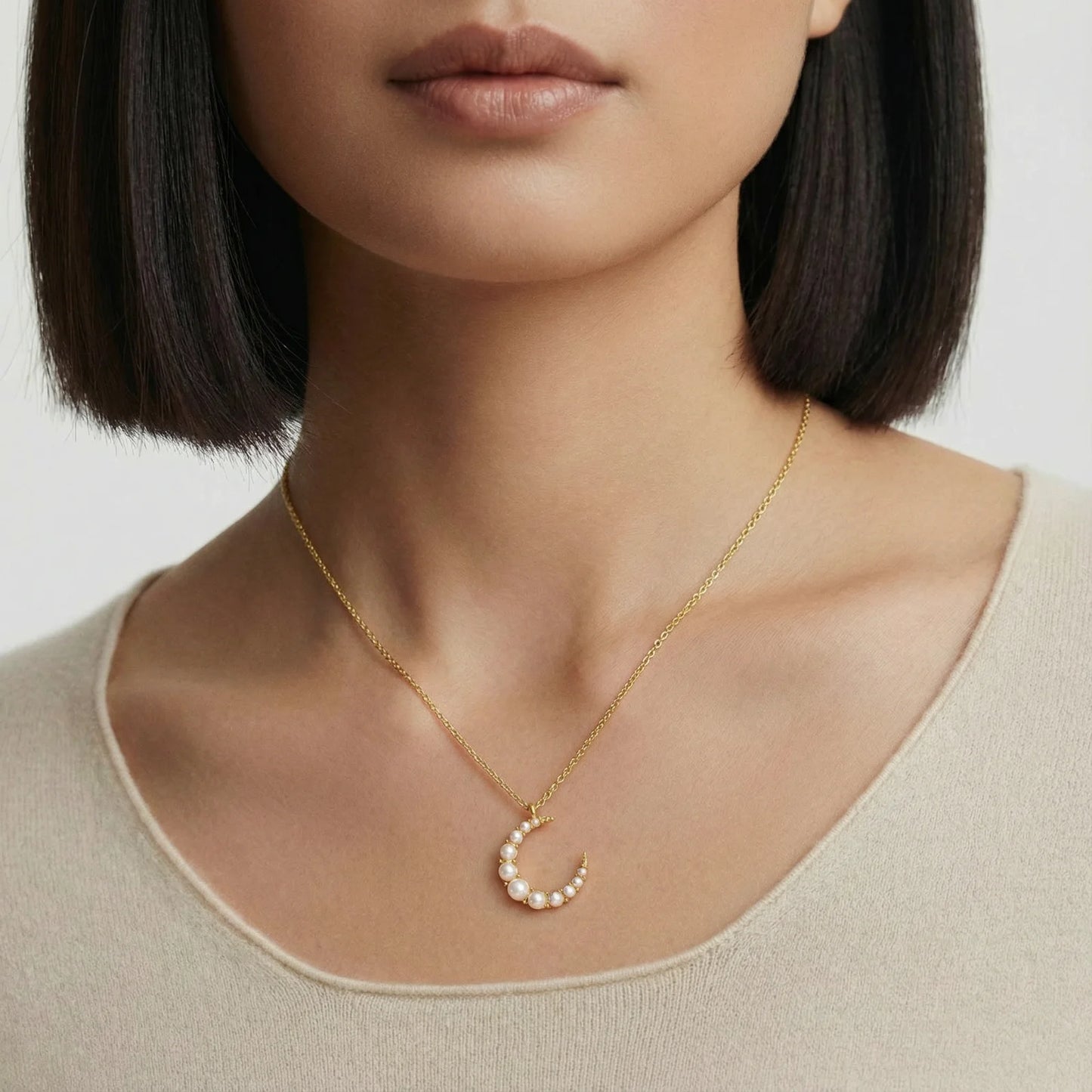Halvmåne Halskjede med perler i 18K gullbelagt rustfritt stål