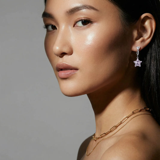 Stardust Øredobber med Lavendelstjerner - Hvitt gullbelagt med Sølv & Zirkonia- Nikkefritt - Miljøvennlig